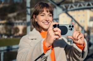 Leica выпустила держатель Lux Grip для iPhone с MagSafe
