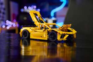 Lego представила конструктор Technic в виде Chevrolet Corvette Stingray, который знакомит детей с инженерным делом