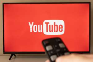 Глава YouTube: телевизоры превзошли мобильные устройства в качестве основного устройства для просмотра контента